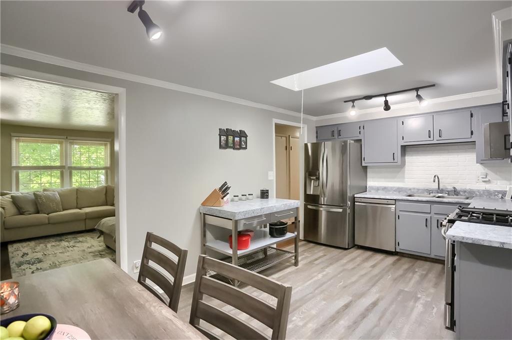 443 Tivoli Road Pittsburgh, PA 15239 - Photo 8 of 22 Gallery Image 8