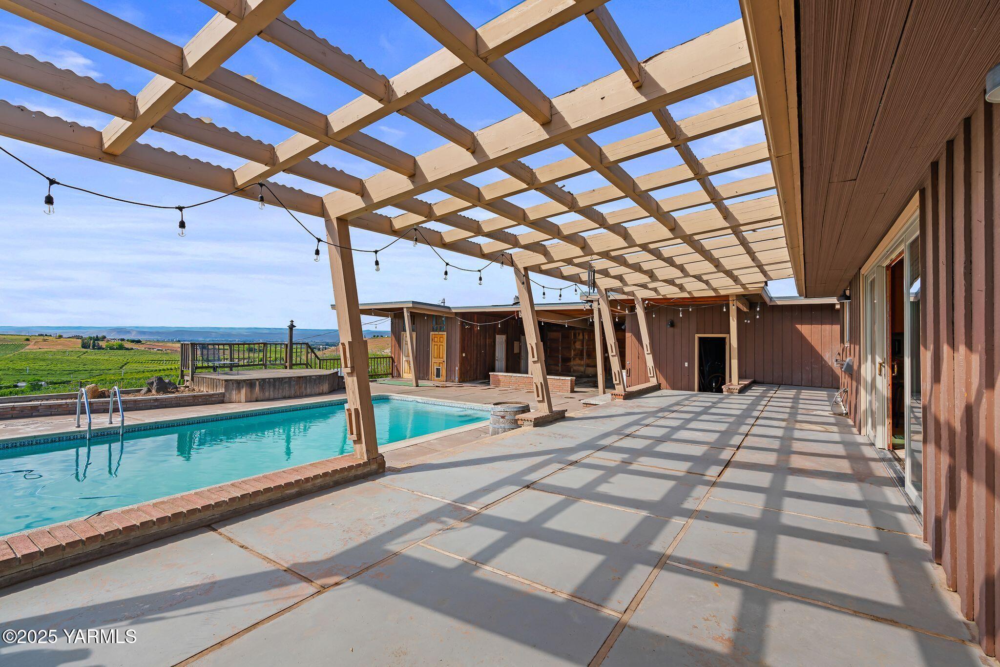 3090 Lombard Loop Road Wapato, WA 98951 - Photo 29 of 44 a outdoor view of a building
