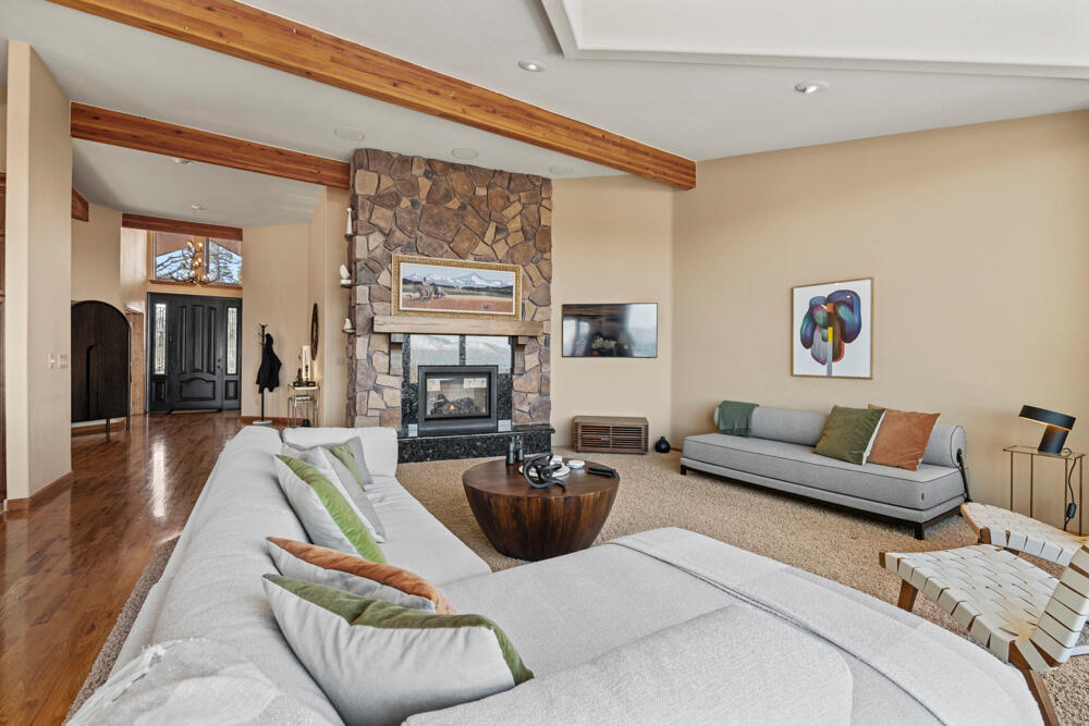 11147 Kestrel Road Klamath Falls, OR 97601 - Photo 18 of 66 Great Room
