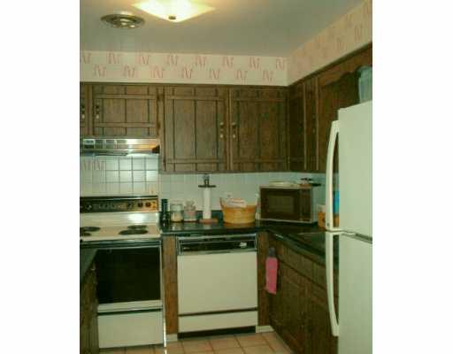 551 Country Club Road Washington, PA 15301 - Photo 2 of 7 Kitchen.