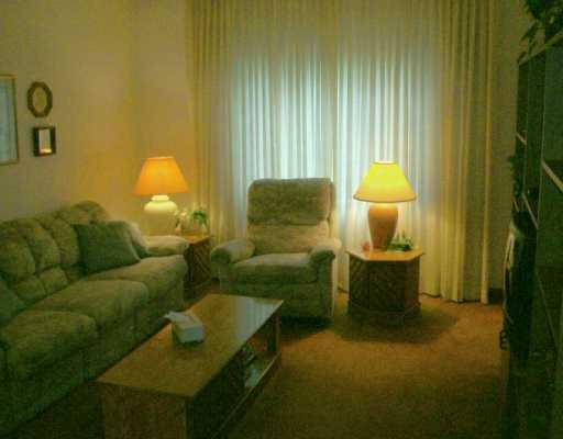 551 Country Club Road Washington, PA 15301 - Photo 4 of 7 Living Room.