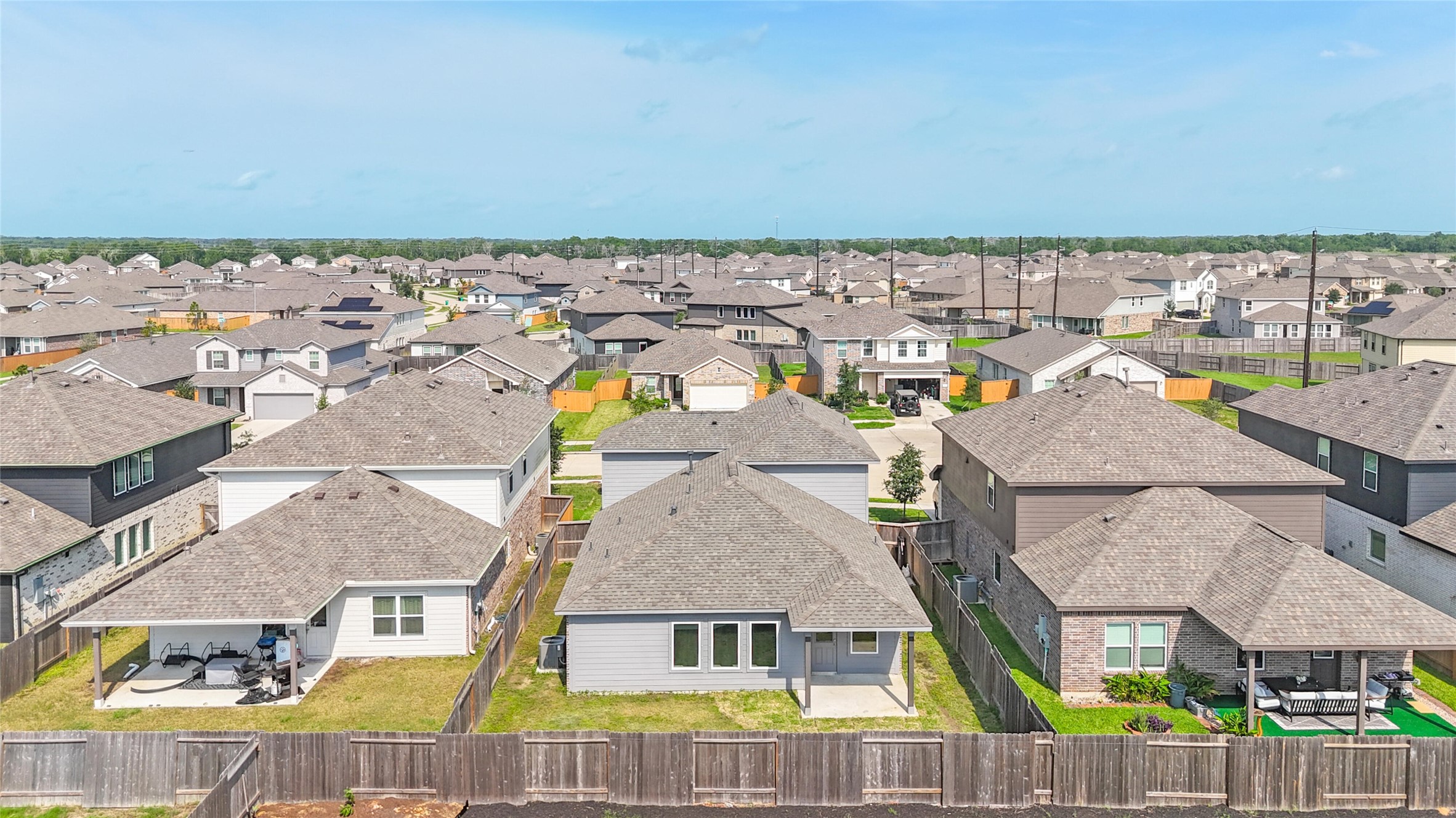 10511 Kings River Drive Rosharon, TX 77583 - Photo 23 of 25 an aerial view of multiple house