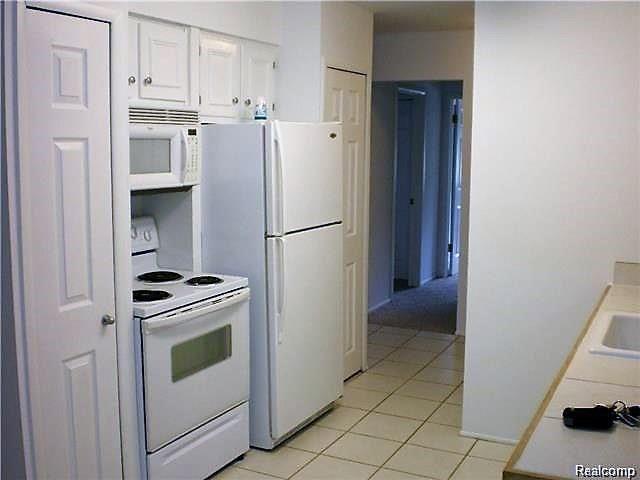 837 West Maple Road, Unit 43 Clawson, MI 48017 - Photo 2 of 11