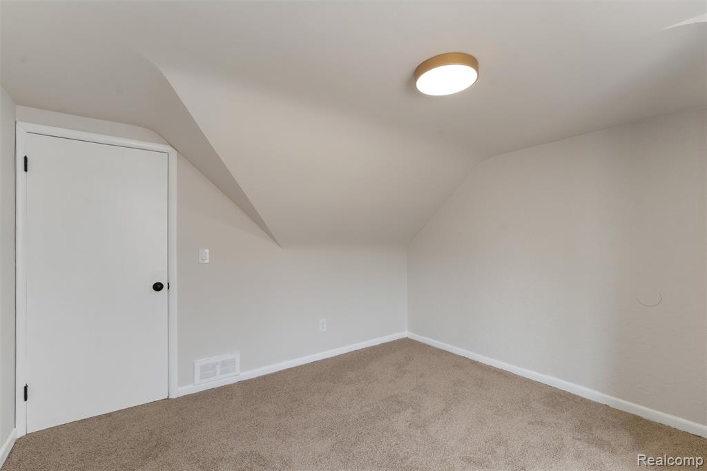917 North Perry Street Pontiac, MI 48340 - Photo 26 of 37