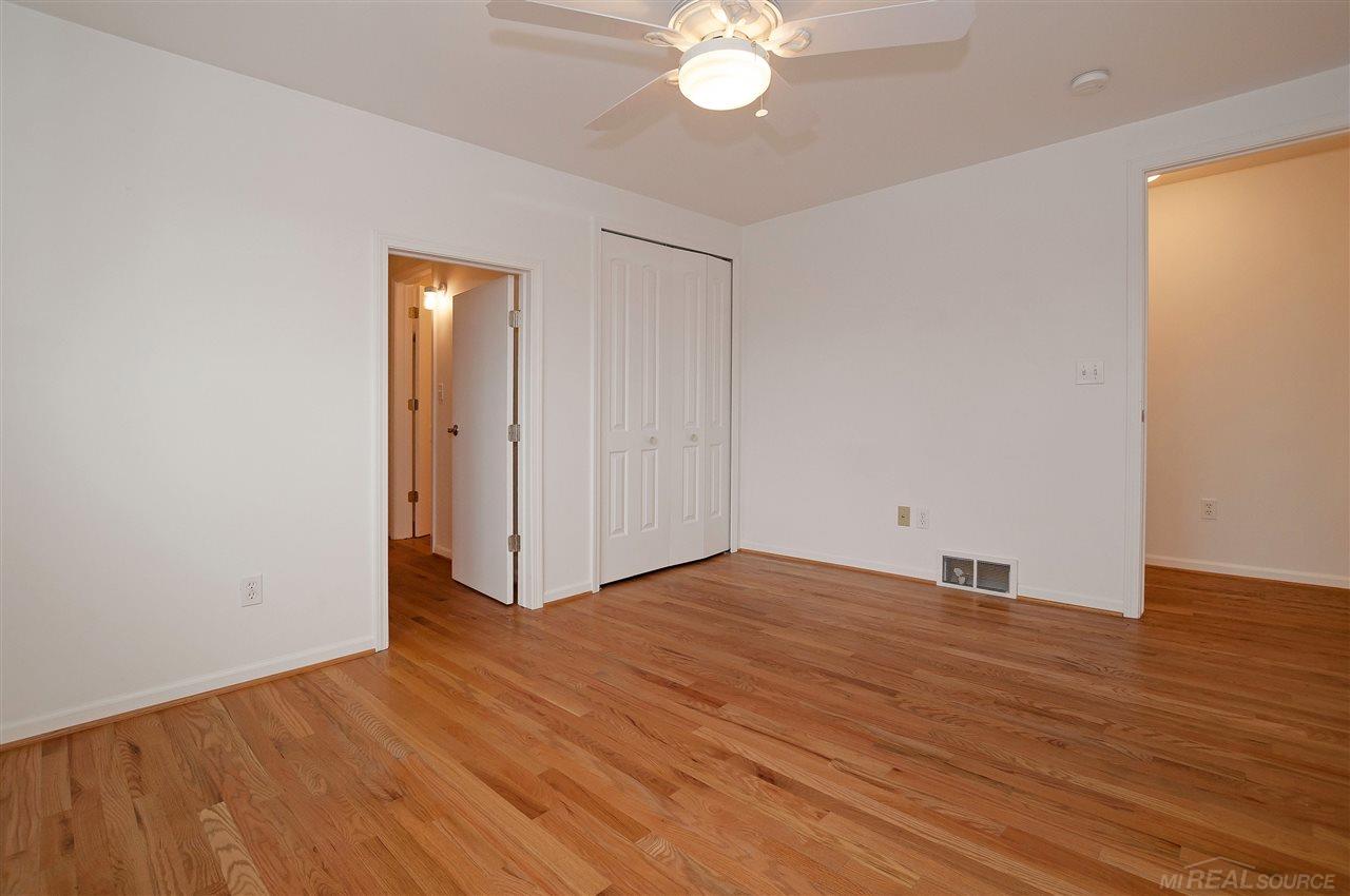 575 South Rosedale Court Grosse Pointe, MI 48236 - Photo 21 of 40 31341027-20.JPG