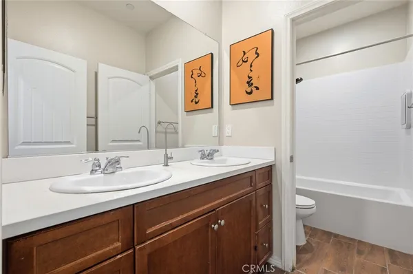$959,900 | 24208 Via Perla, Valencia, CA 91354