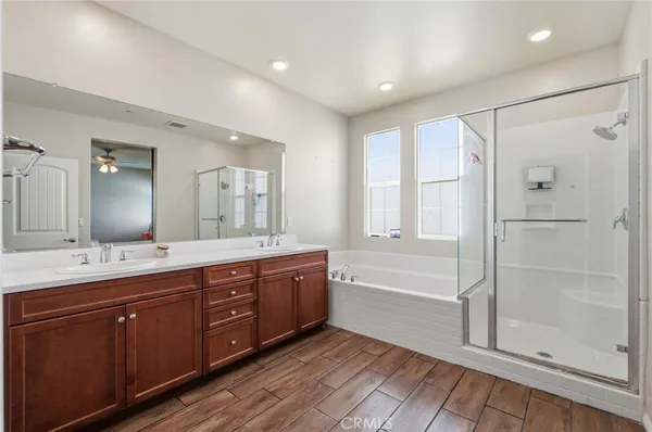 $959,900 | 24208 Via Perla, Valencia, CA 91354
