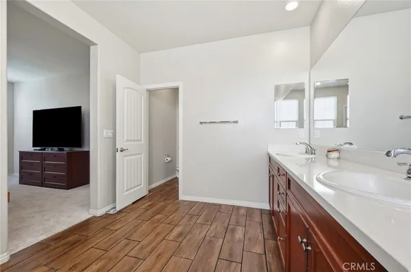 $959,900 | 24208 Via Perla, Valencia, CA 91354