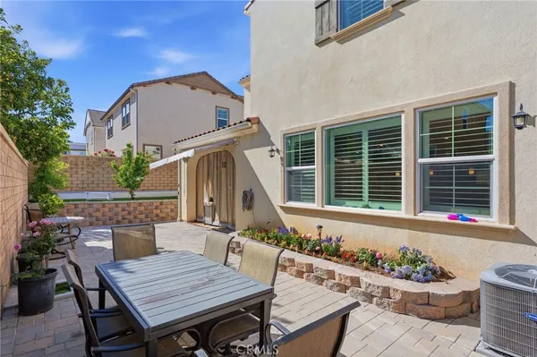 $959,900 | 24208 Via Perla, Valencia, CA 91354