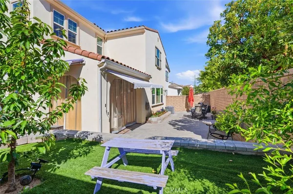 $959,900 | 24208 Via Perla, Valencia, CA 91354