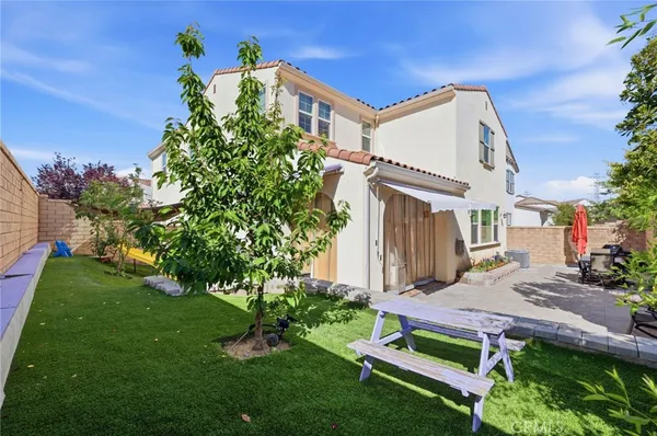$959,900 | 24208 Via Perla, Valencia, CA 91354