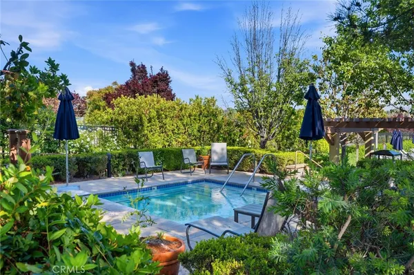 $959,900 | 24208 Via Perla, Valencia, CA 91354