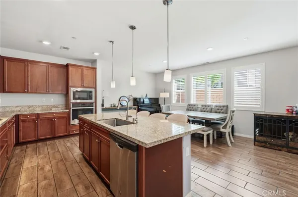 $959,900 | 24208 Via Perla, Valencia, CA 91354