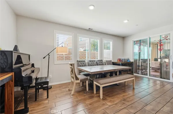 $959,900 | 24208 Via Perla, Valencia, CA 91354