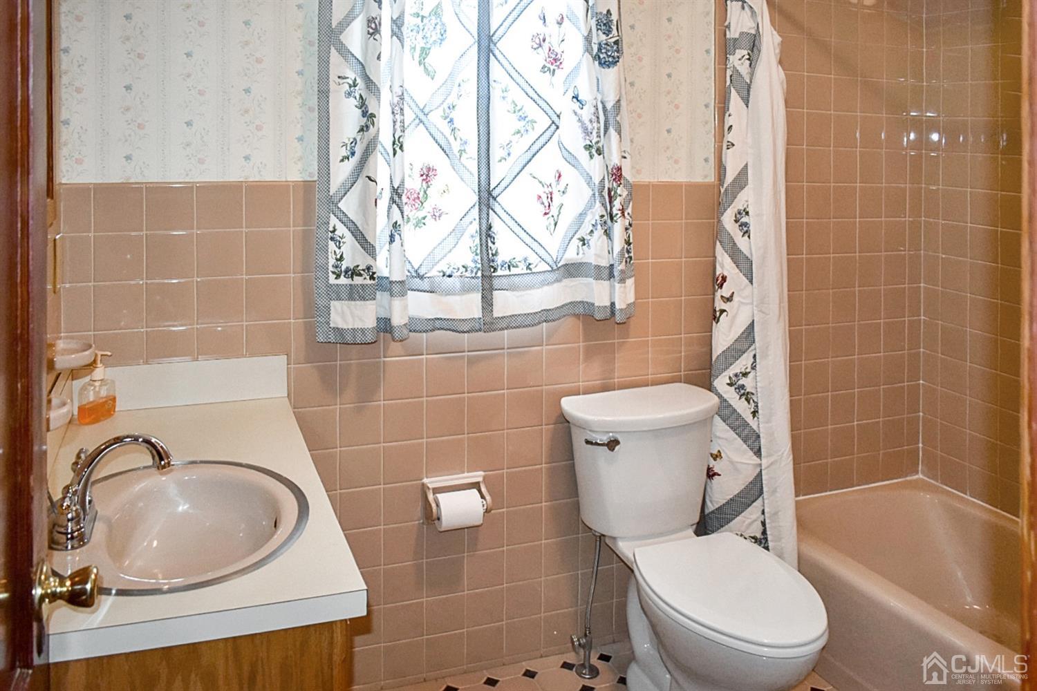 127 Livingston Road Linden, NJ 07036 - Photo 14 of 24 Gallery Image 14