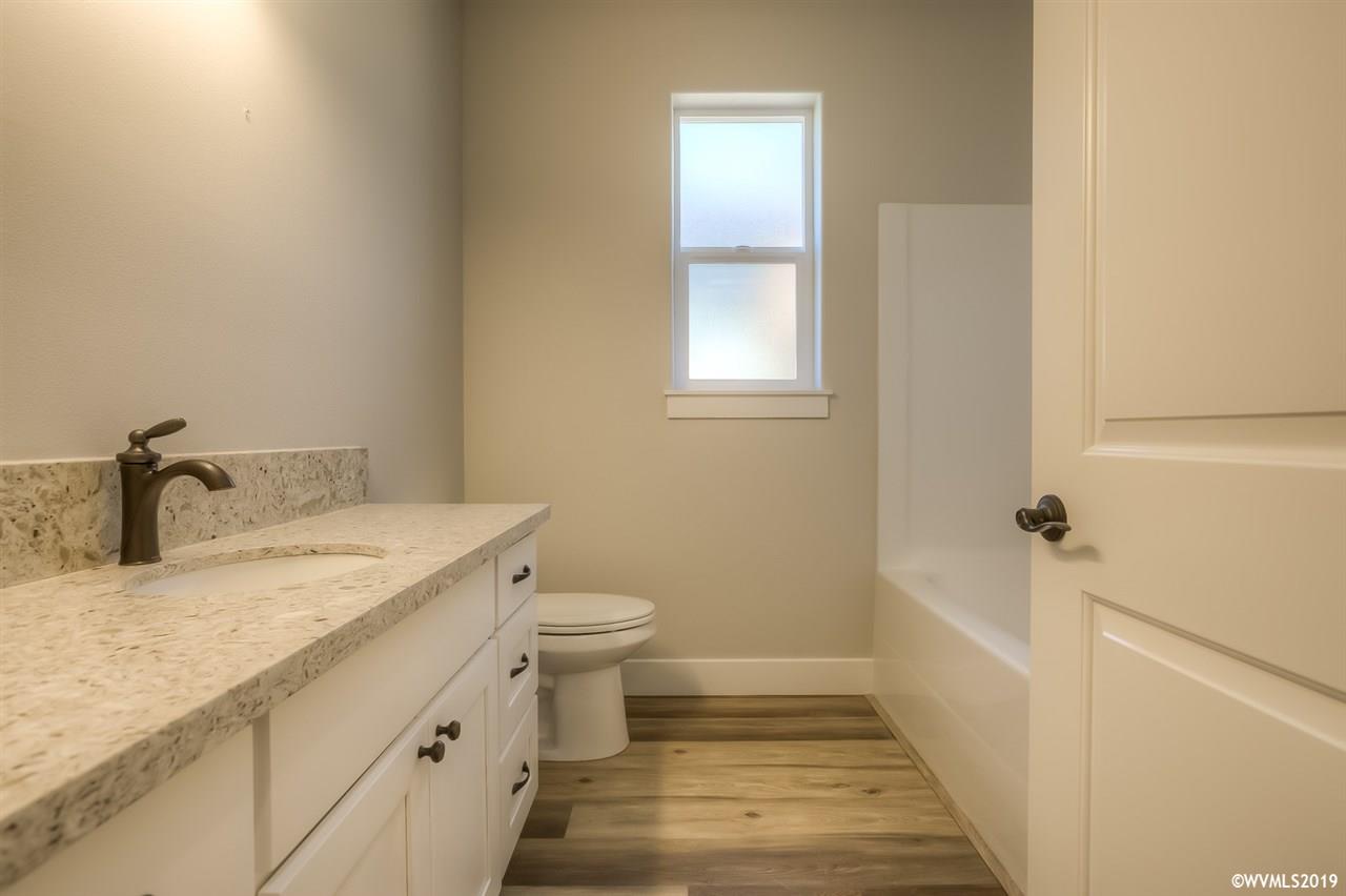 412 Southwest Applegate Trail Drive Dallas, OR 97338 - Photo 16 of 31 Gallery Image 16