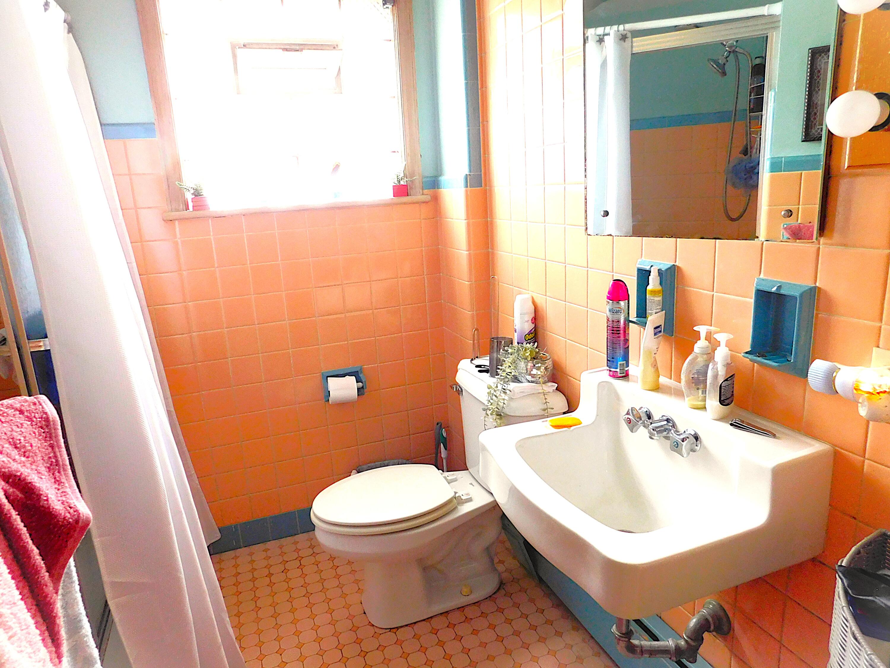 3350 North 60th Street, Unit 3352 Milwaukee, WI 53216 - Photo 20 of 26 Full bath CT SOT up