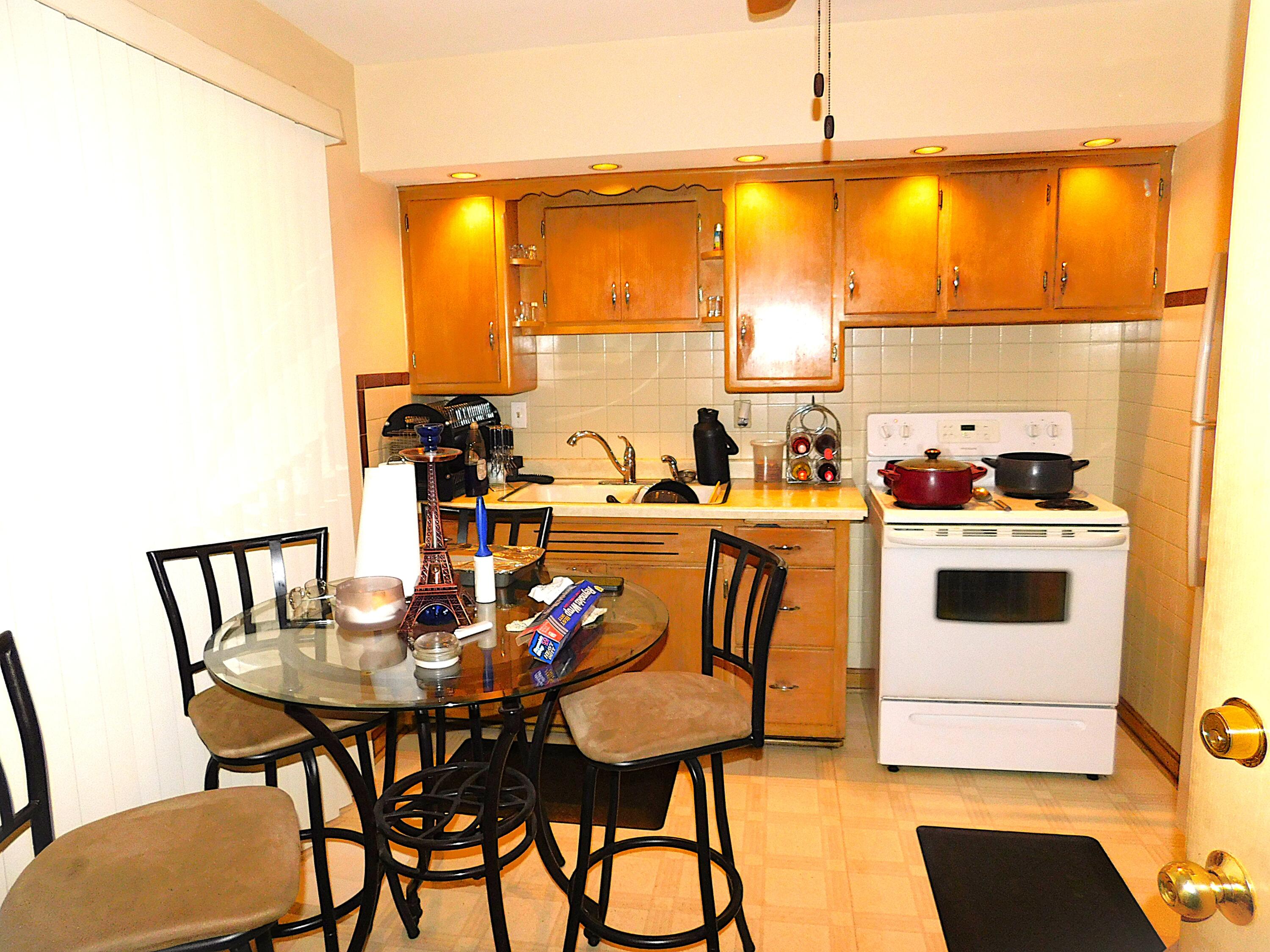 3350 North 60th Street, Unit 3352 Milwaukee, WI 53216 - Photo 4 of 26 Kitchen main level