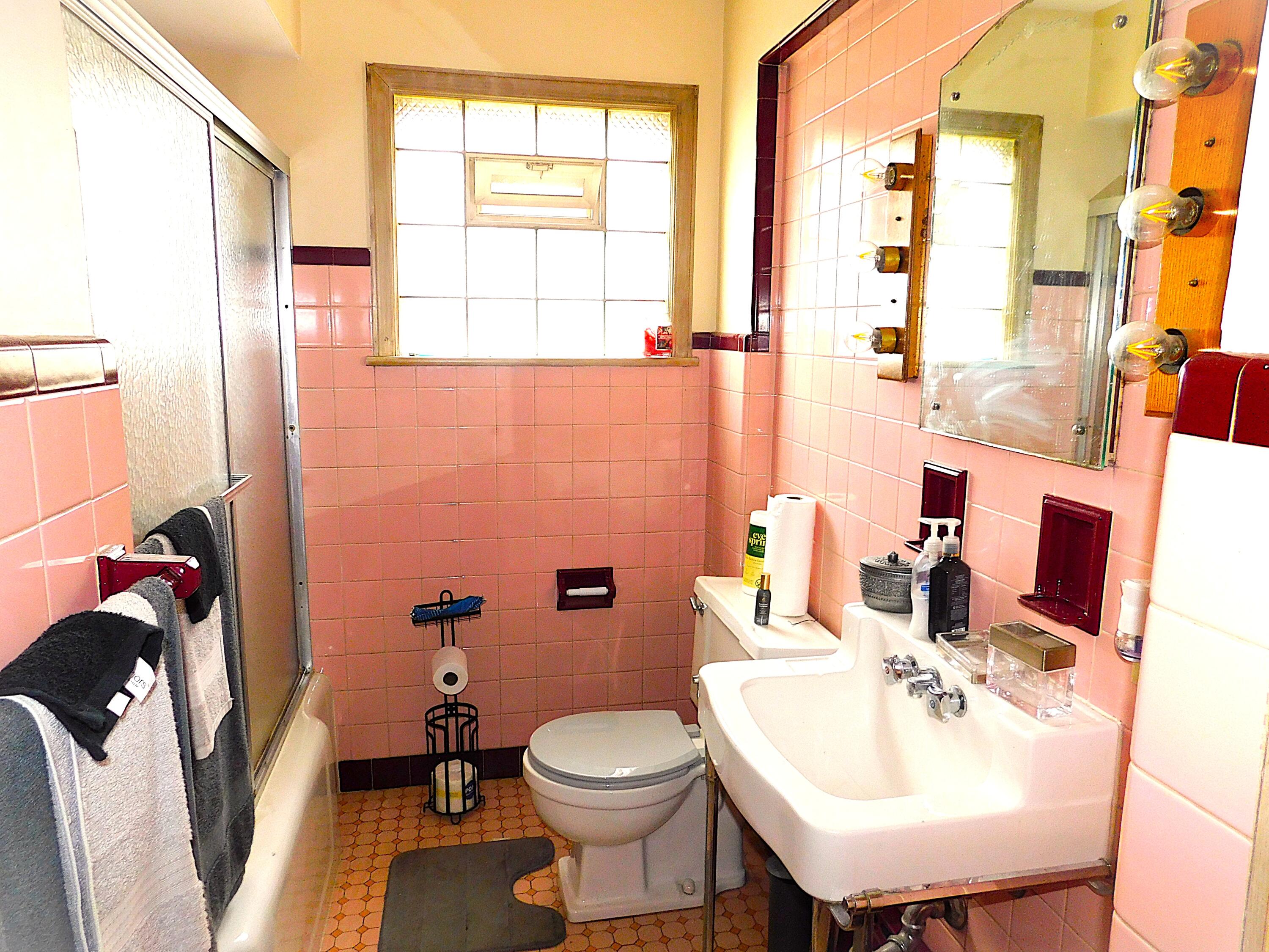 3350 North 60th Street, Unit 3352 Milwaukee, WI 53216 - Photo 8 of 26 Full bath main level sot ct