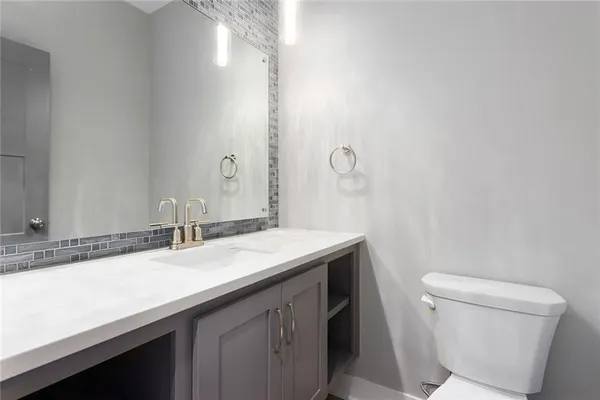 $589,900 | 820 Southeast Partridge Lane, Blue Springs, MO 64014