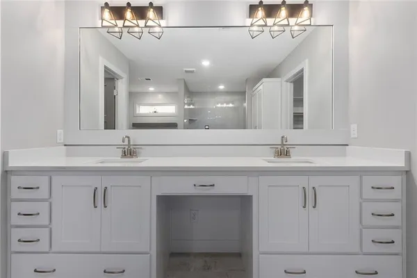 $589,900 | 820 Southeast Partridge Lane, Blue Springs, MO 64014