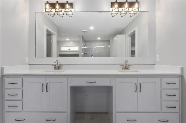 $594,900 | 820 Southeast Partridge Lane, Blue Springs, MO 64014