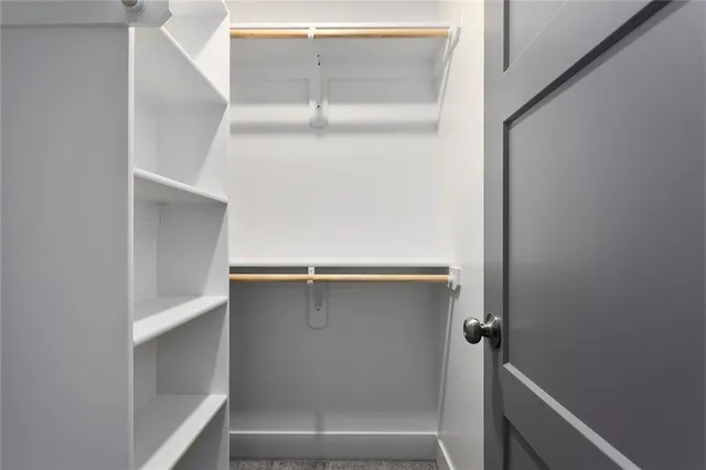 $594,900 | 820 Southeast Partridge Lane, Blue Springs, MO 64014