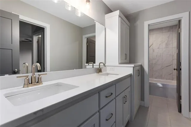 $594,900 | 820 Southeast Partridge Lane, Blue Springs, MO 64014