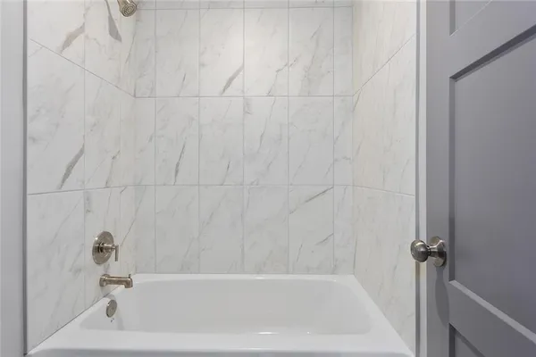 $589,900 | 820 Southeast Partridge Lane, Blue Springs, MO 64014