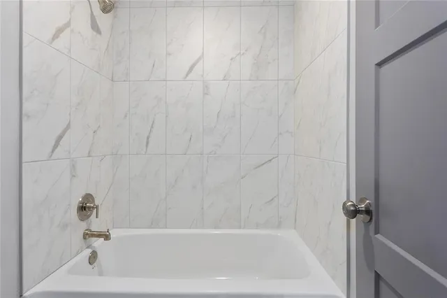 $594,900 | 820 Southeast Partridge Lane, Blue Springs, MO 64014