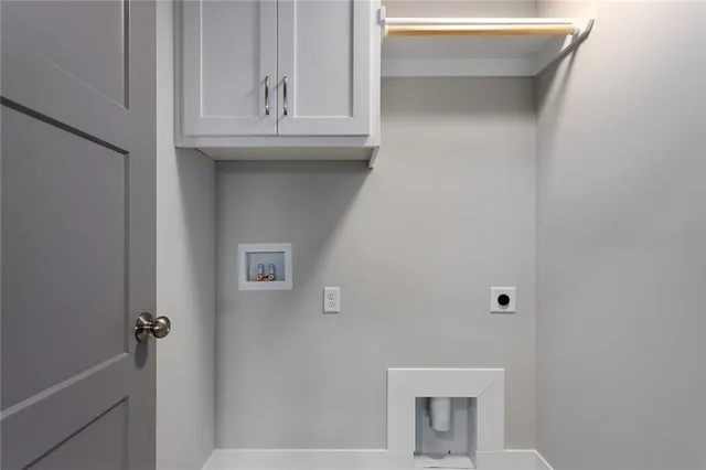 $594,900 | 820 Southeast Partridge Lane, Blue Springs, MO 64014