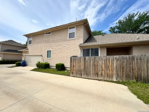 $1,900 | 12416 Abbey Park, San Antonio, TX 78249