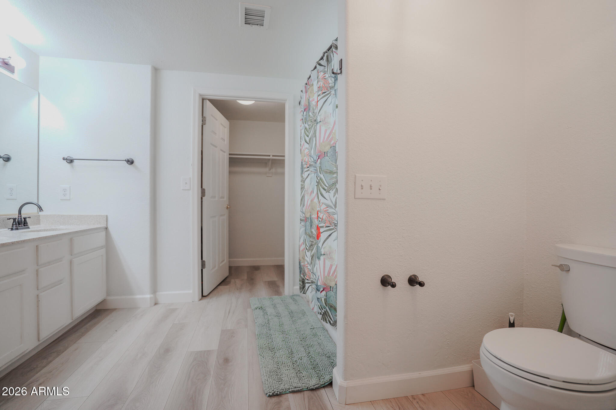 10410 North Cave Creek Road, Unit 1111 Phoenix, AZ 85020 - Photo 12 of 21 DSC01020