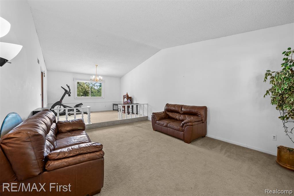 36010 Congress Road Farmington, MI 48335 - Photo 5 of 34