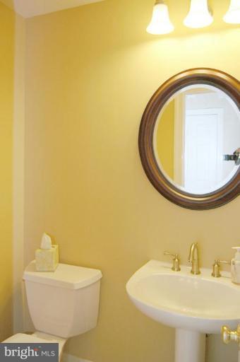 3731 North Glebe Road Arlington, VA 22207 - Photo 14 of 27 a bathroom with a sink and a mirror