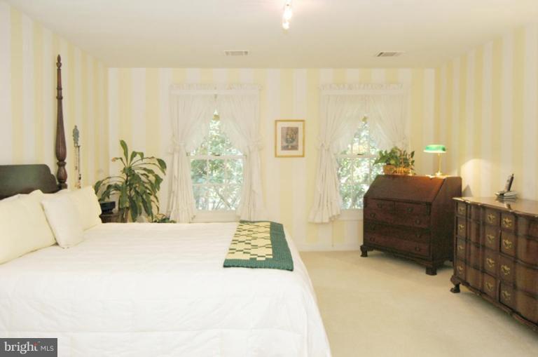 3731 North Glebe Road Arlington, VA 22207 - Photo 17 of 27 a bedroom with a bed and a couch