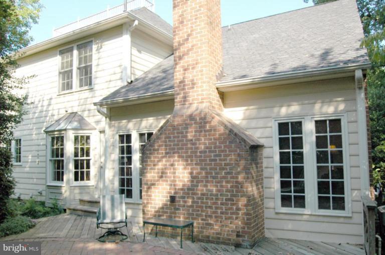 3731 North Glebe Road Arlington, VA 22207 - Photo 27 of 27 a front view of a house