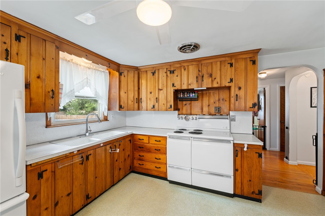 2 Glen Drive Warwick, RI 02889 - Photo 19 of 46