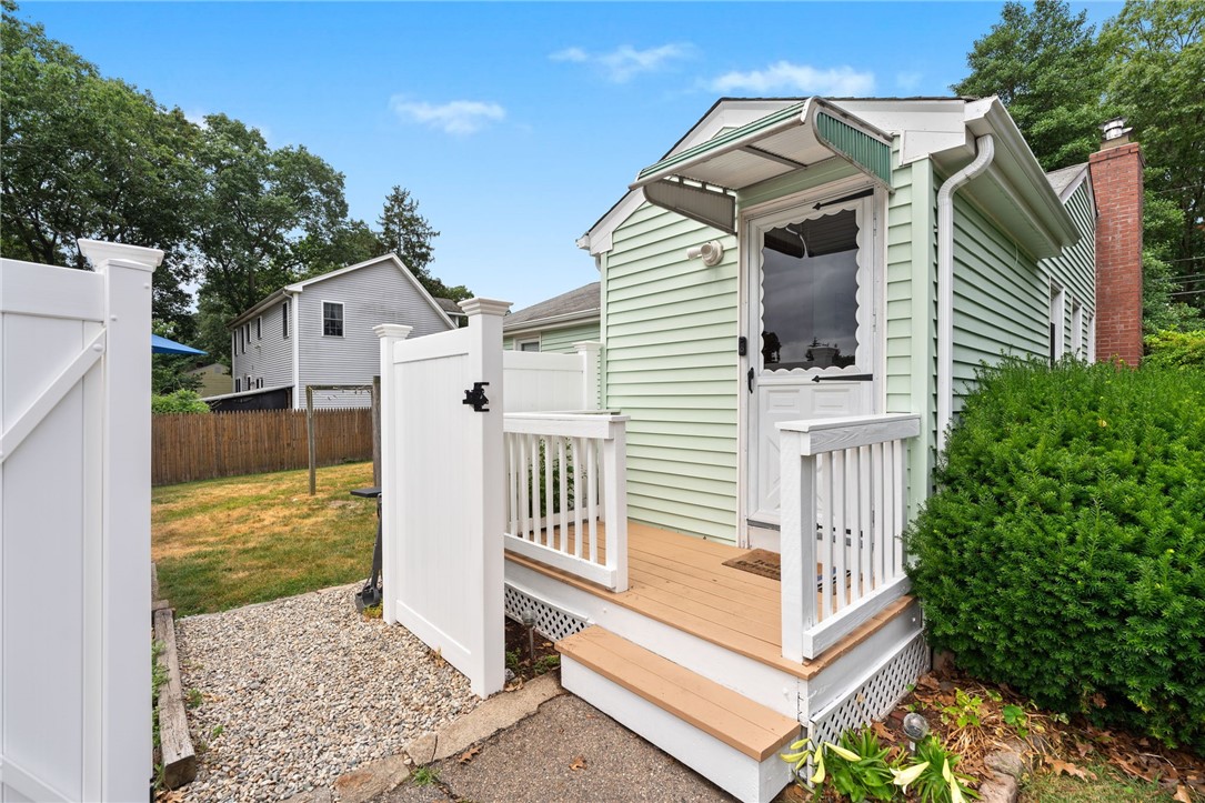 2 Glen Drive Warwick, RI 02889 - Photo 9 of 46