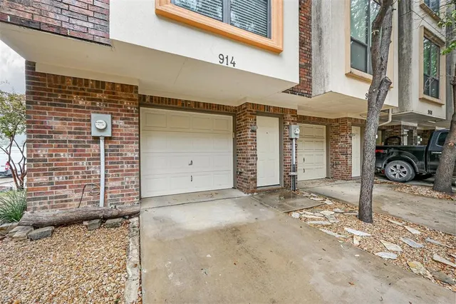 $1,695 | 914 East Glenn Crossett Street, Arlington, TX 76010