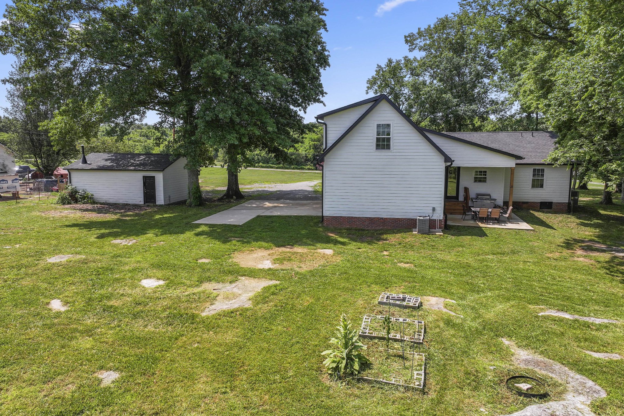 1510 Wade Brown Road Lewisburg, TN 37091 - Photo 7 of 59 a backyard of a house with table and chairs