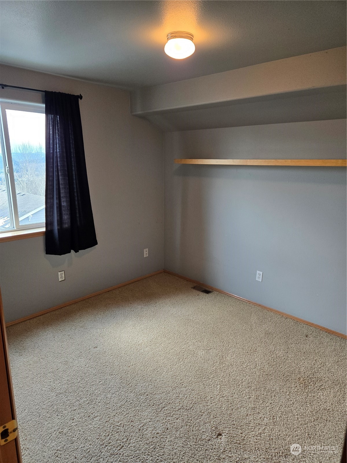 600 Northwest 3rd Court Renton, WA 98057 - Photo 9 of 28 an empty room with a window