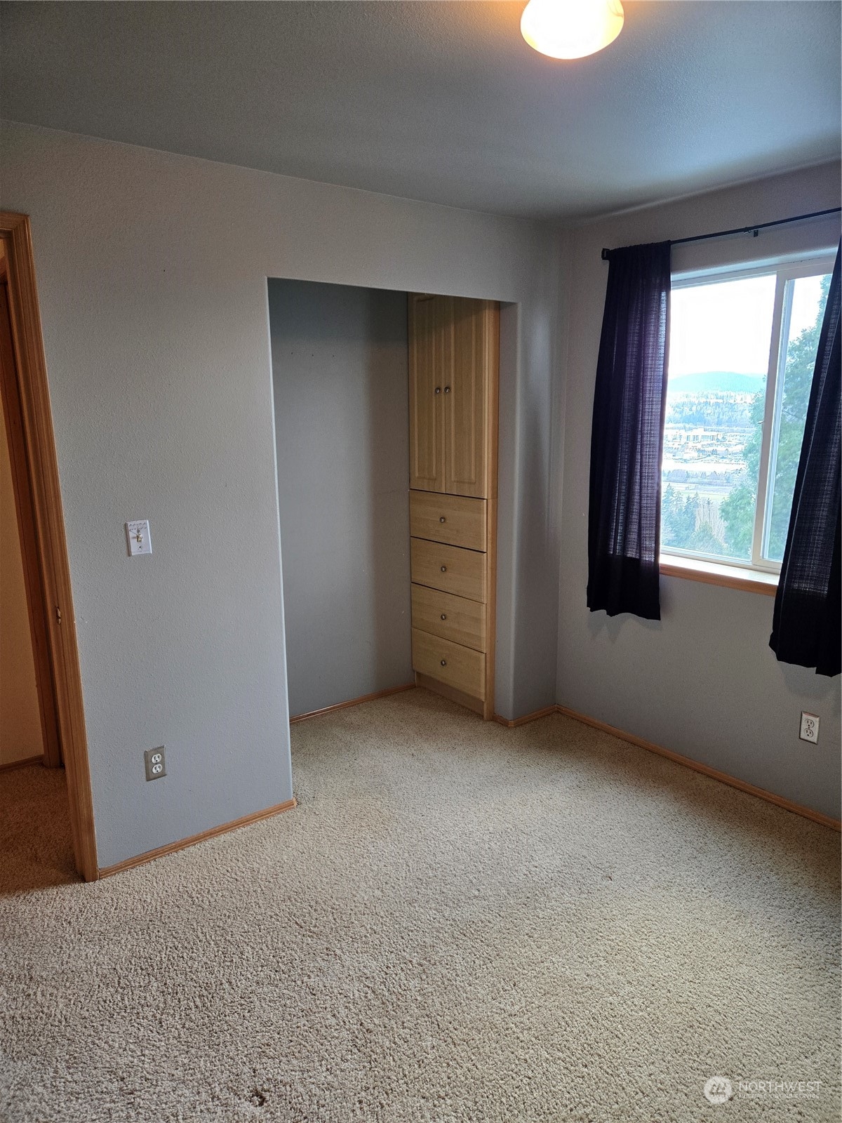 600 Northwest 3rd Court Renton, WA 98057 - Photo 10 of 28 an empty room with windows and closet