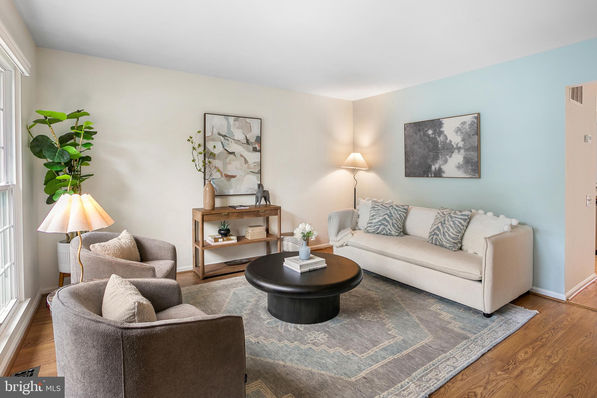 6542 Cypress Point Road Alexandria, VA 22312 - Photo 2 of 31 a living room with furniture and a couch