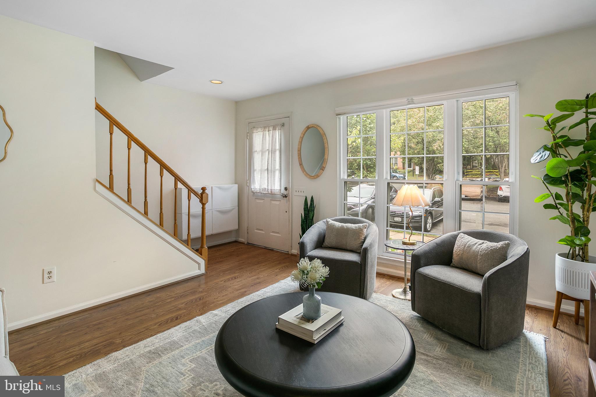 6542 Cypress Point Road Alexandria, VA 22312 - Photo 3 of 31 a living room with furniture and a potted plant