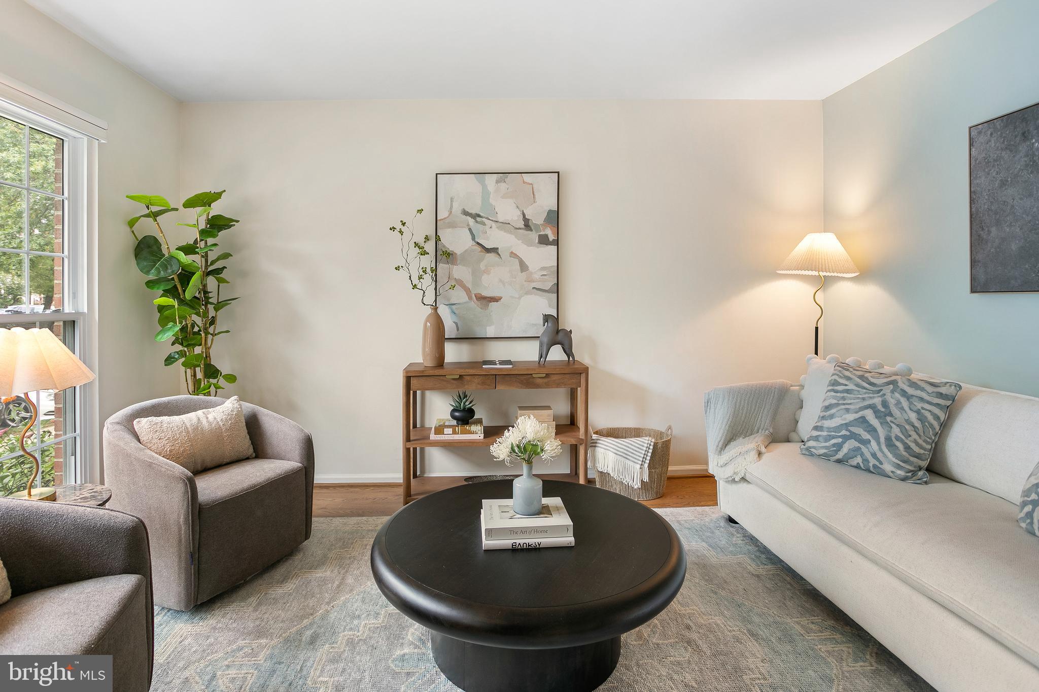 6542 Cypress Point Road Alexandria, VA 22312 - Photo 4 of 31 a living room with furniture and a potted plant