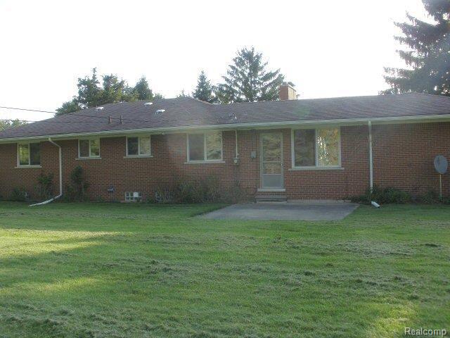 884 Bolinger Street Rochester, MI 48307 - Photo 9 of 10 DOOR TO BREEZEWAY