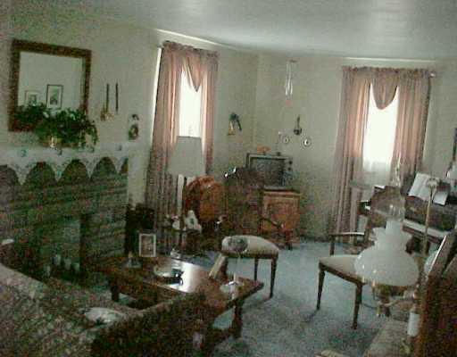 1390 Washington Road Mt. Lebanon, PA 15228 - Photo 2 of 5 Living Room.