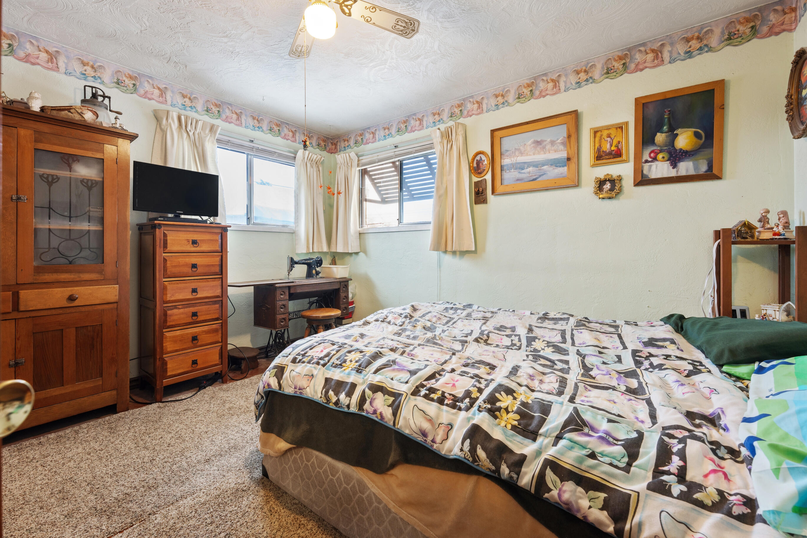 457 Rostel Street Central Point, OR 97502 - Photo 12 of 20 457_Bedroom1_1