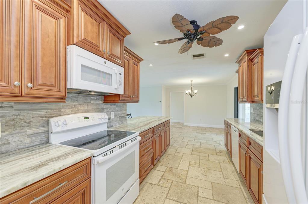 1307 Primrose Road Venice, FL 34293 - Photo 11 of 87